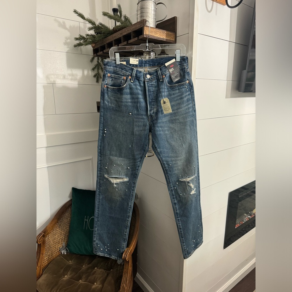Women’s Levi’s 501 sz 32x32 NWT Distressed Button Fly